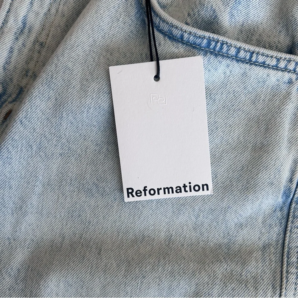 NWT Reformation Val 90s Mid Rise Straight Jeans 30, Light Wash Minimalist Luxe